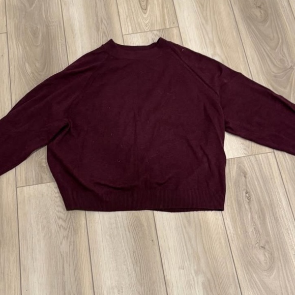 Women's Sweater - Picture 1 of 2